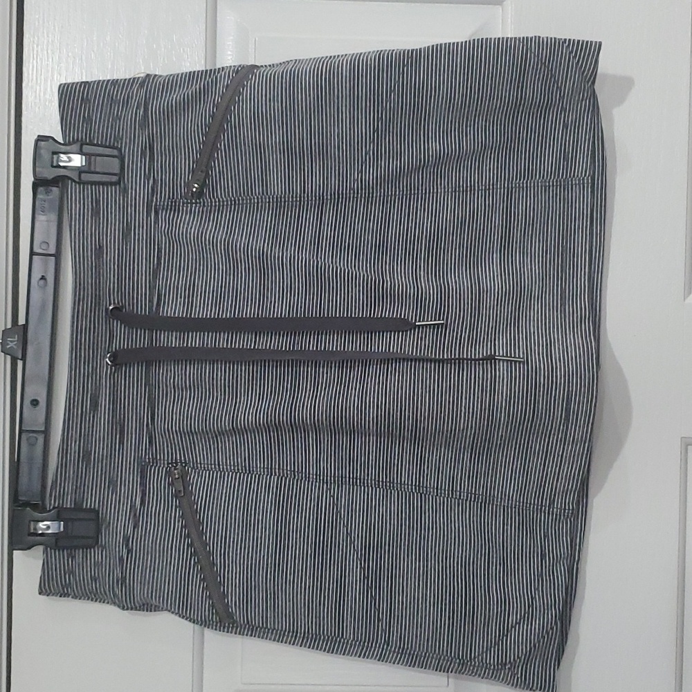 Athleta Gray Metro Stripped Zip Pockets Skort Size Small - Picture 3 of 6